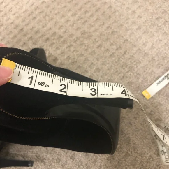 Givenchy suede boots in a size 39.5. I previously sold my sisters size 39 - Picture 7 of 9